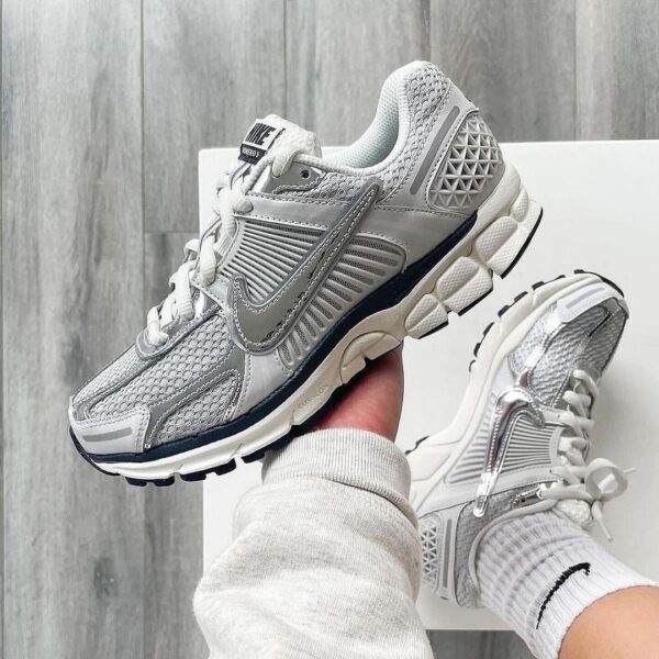 NIKE ZOOM VOMERO