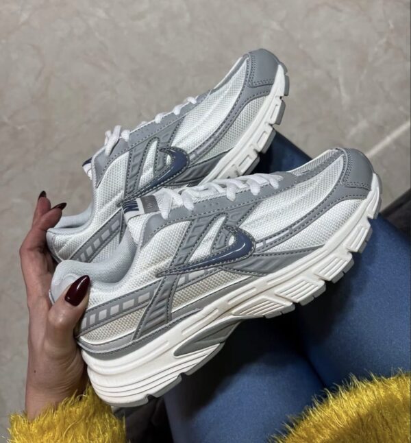 NIKE INTIATOR GRIS X AZUL