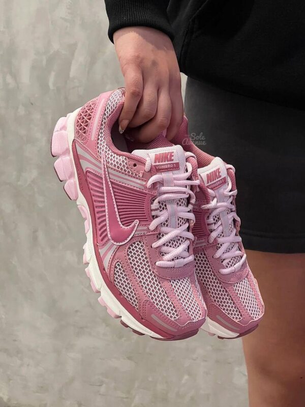 NIKE VOMERO ROSADO